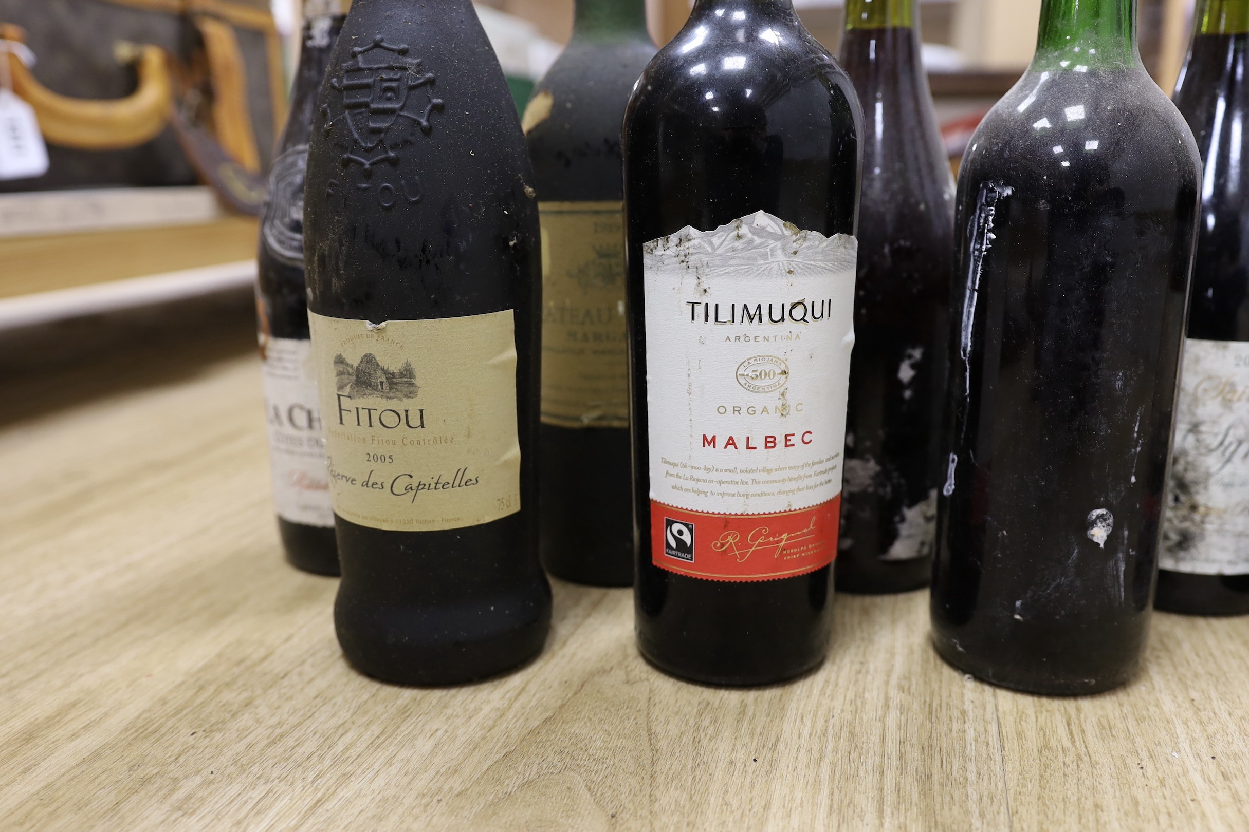 Eleven bottles of wine, to include a 75cl bottle of 2016 Marqués de Valido, a 75cl bottle of 1989 Chateau Richet Margaux, and others